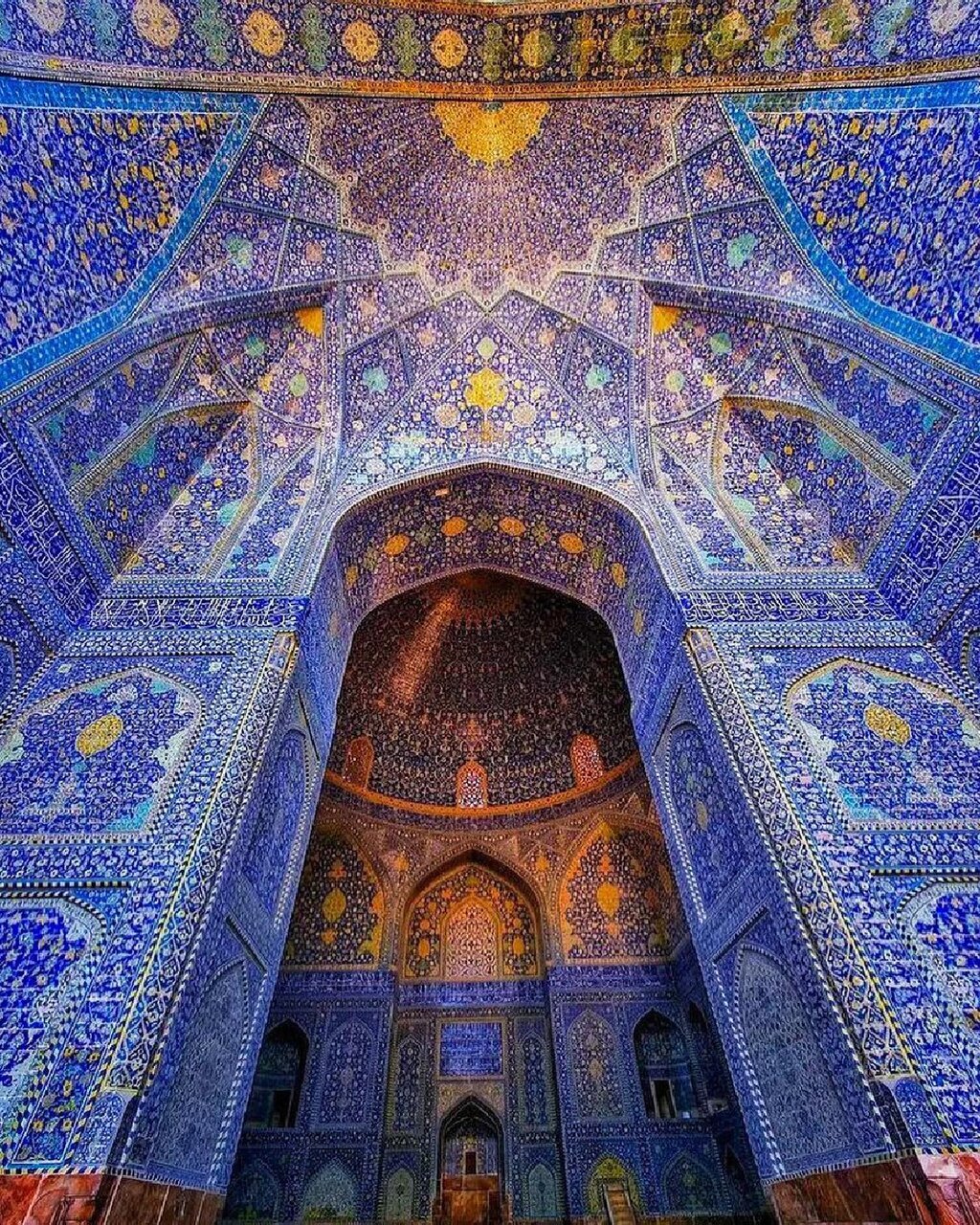 مسجد زیبای امام اصفهان در فهرست شگفتیهای معماری جهان مسجد زیبای امام اصفهان در فهرست شگفتیهای معماری جهان