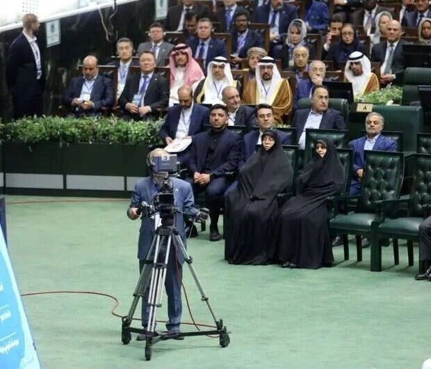 گوشه کنار افتتاحیه مجلس دوازدهم چه خبر بود؟ گوشه کنار افتتاحیه مجلس دوازدهم چه خبر بود؟