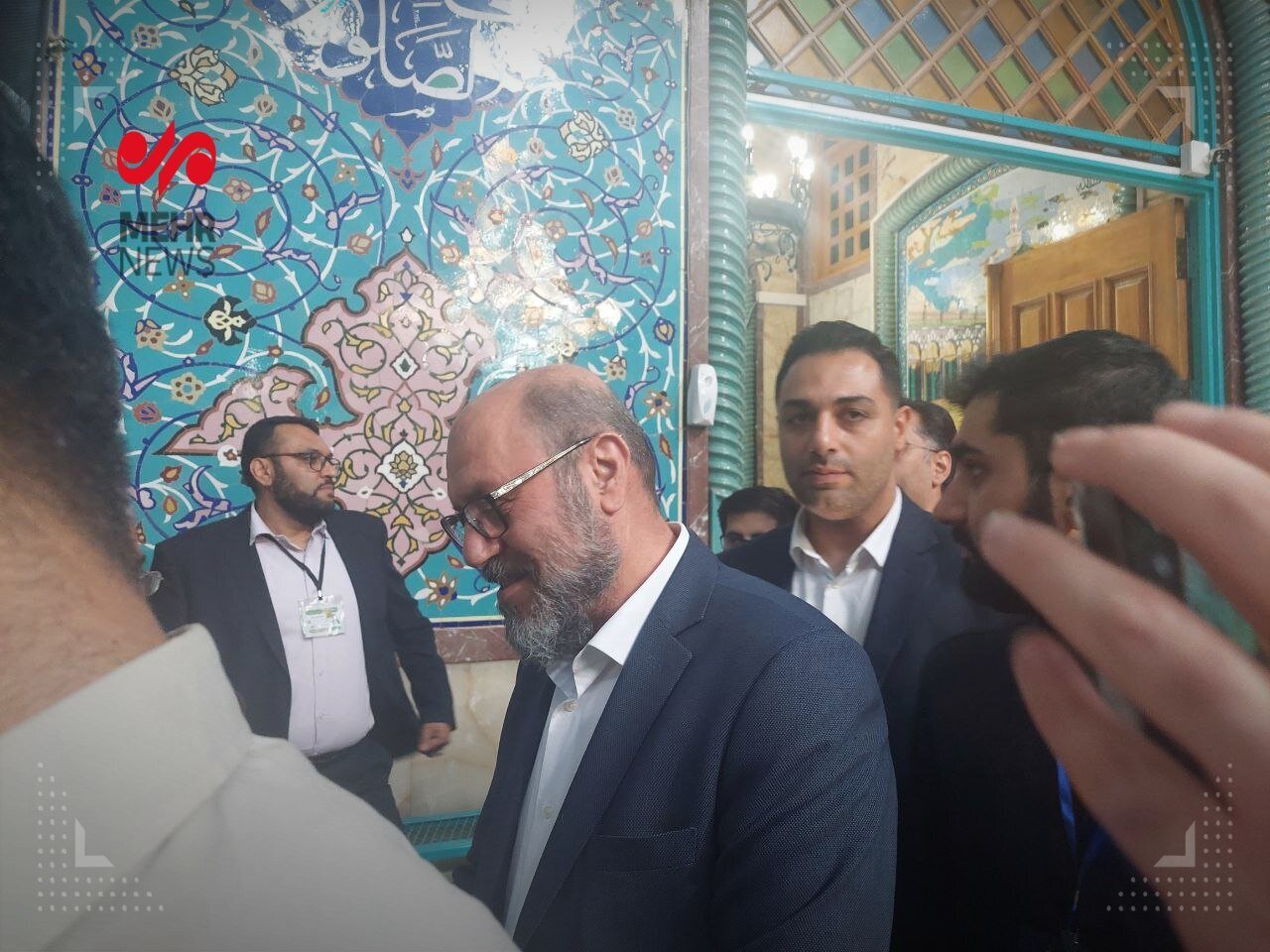 واعظی با همسرش به جماران رفت واعظی با همسرش به جماران رفت