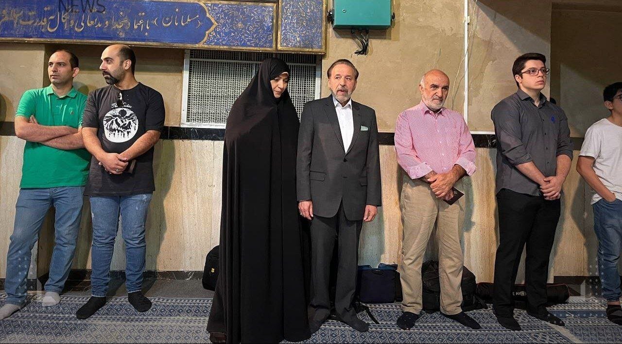 واعظی با همسرش به جماران رفت واعظی با همسرش به جماران رفت