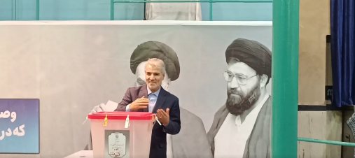 چه کسانی تا الان رای خود را به صندوق انداخته اند؟ چه کسانی تا الان رای خود را به صندوق انداخته اند؟
