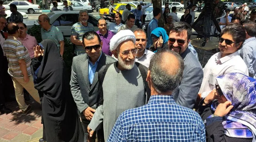 حسن روحانی رأی خود را به صندوق انداخت حسن روحانی رأی خود را به صندوق انداخت