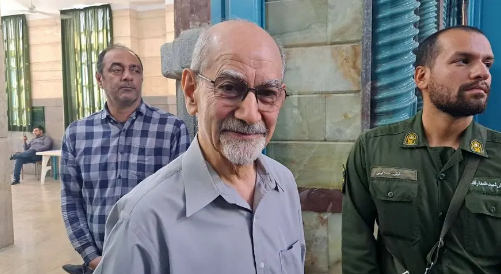 حسن روحانی رأی خود را به صندوق انداخت حسن روحانی رأی خود را به صندوق انداخت