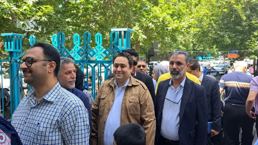 حسن روحانی رأی خود را به صندوق انداخت حسن روحانی رأی خود را به صندوق انداخت