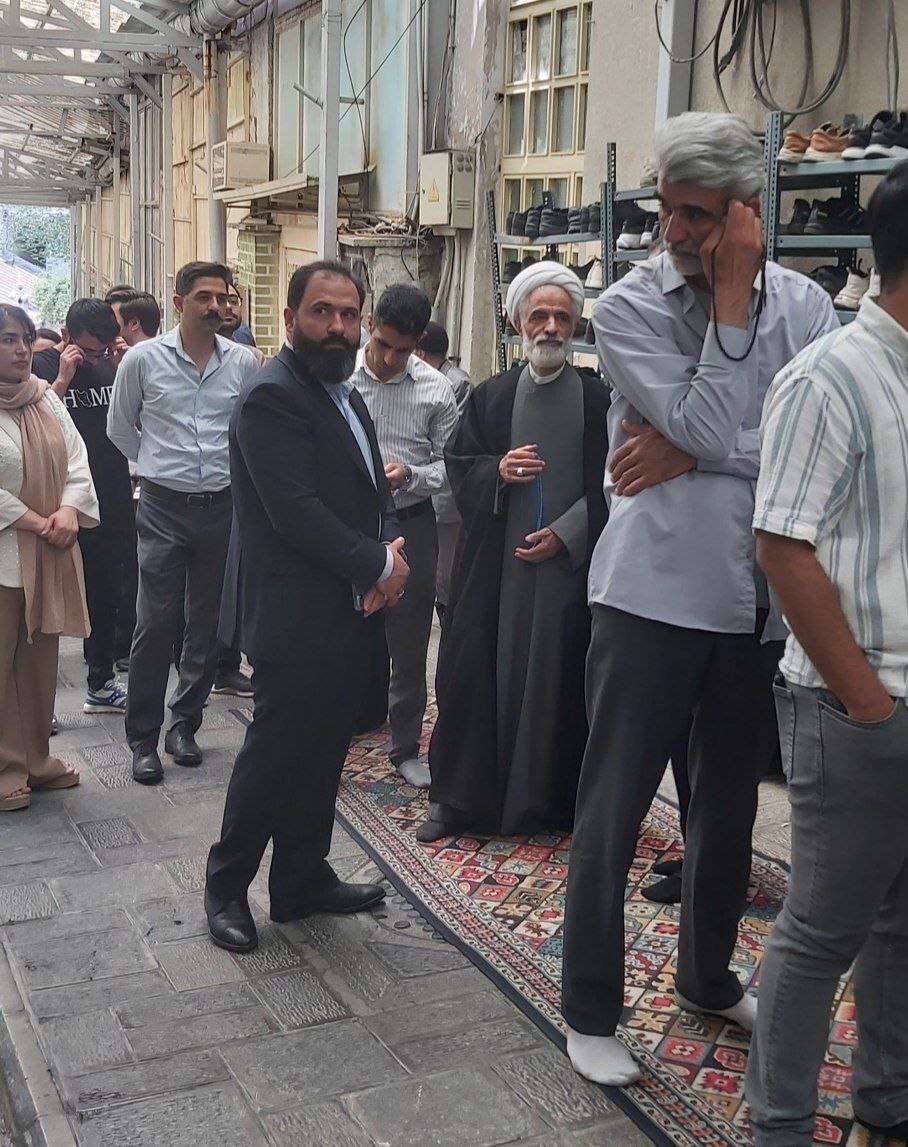 حسن روحانی رأی خود را به صندوق انداخت حسن روحانی رأی خود را به صندوق انداخت