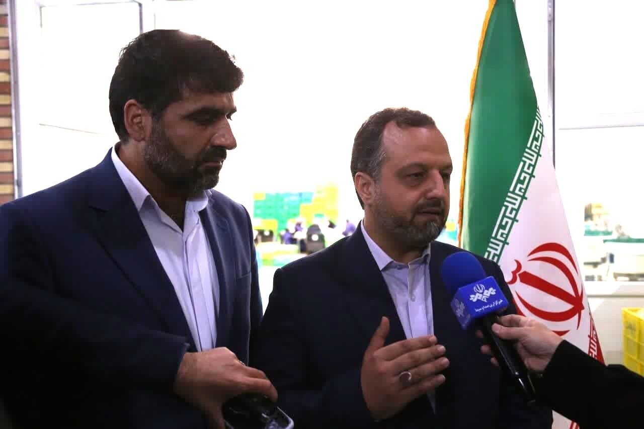 کواکبیان به حسینیه ارشاد رفت کواکبیان به حسینیه ارشاد رفت