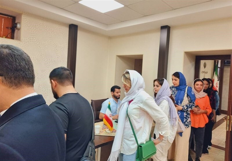 حضور پرشور ایرانیان خارج از کشور پای صندوقهای رای حضور پرشور ایرانیان خارج از کشور پای صندوقهای رای