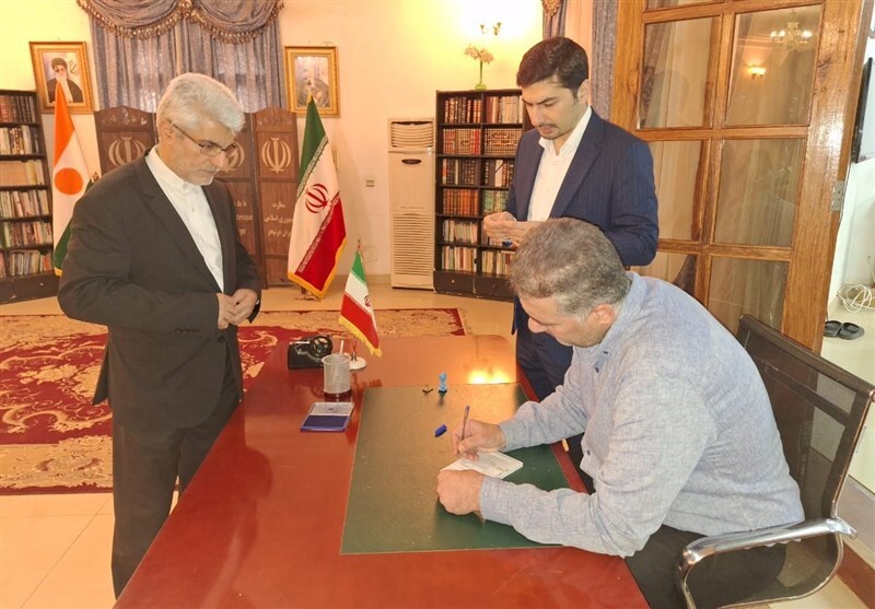 حضور پرشور ایرانیان خارج از کشور پای صندوقهای رای حضور پرشور ایرانیان خارج از کشور پای صندوقهای رای