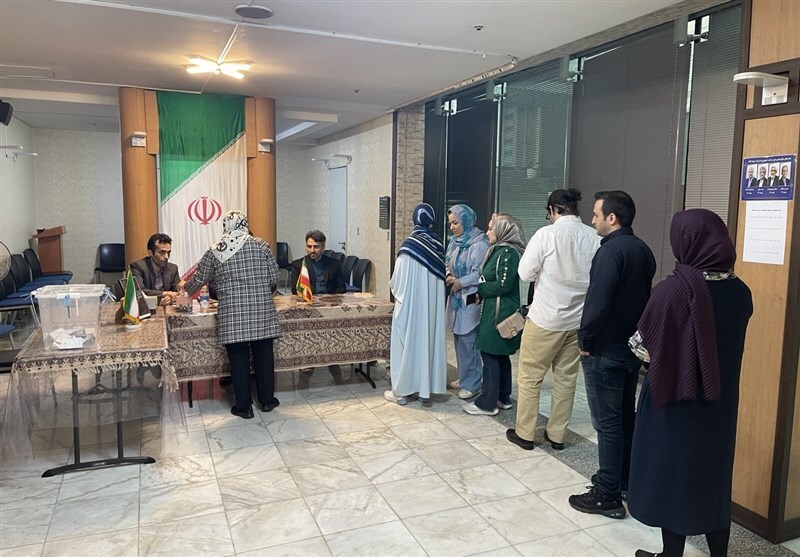 حضور پرشور ایرانیان خارج از کشور پای صندوقهای رای حضور پرشور ایرانیان خارج از کشور پای صندوقهای رای