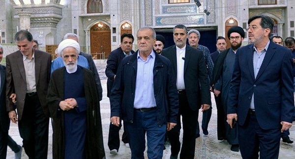 تجدید میثاق رئیس جمهور و اعضای هیات دولت با آرمانهای امام (ره) تجدید میثاق رئیس جمهور و اعضای هیات دولت با آرمانهای امام (ره)