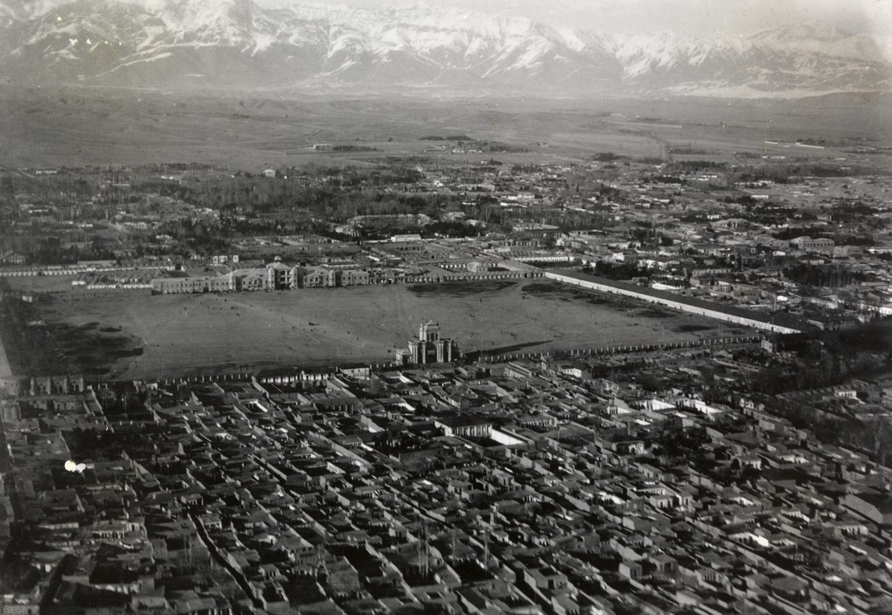 عکس قدیمی از محدوده محله سنگلج و میدان مشق در سال ۱۳۰۳ عکس قدیمی از محدوده محله سنگلج و میدان مشق در سال ۱۳۰۳