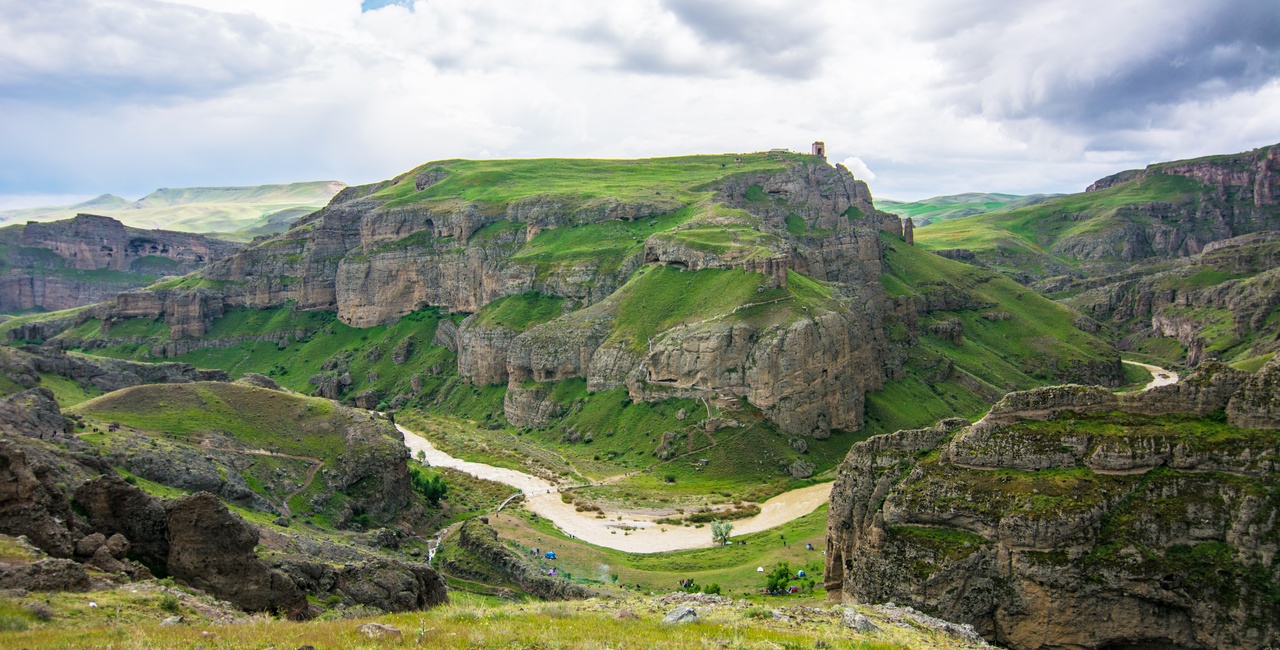قلعه ضحاک هشترود بنایی ۳۰۰۰ ساله و رازآلود قلعه ضحاک هشترود بنایی ۳۰۰۰ ساله و رازآلود