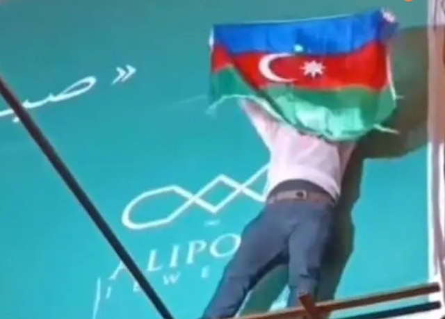 تراکتوریها مراقب پرچم باشید! تراکتوریها مراقب پرچم باشید!