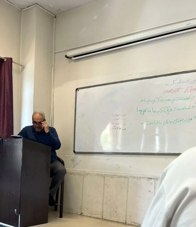 آقا جواد خیابانی استاد دانشگاه شده و تدریس میکند! آقا جواد خیابانی استاد دانشگاه شده و تدریس میکند!