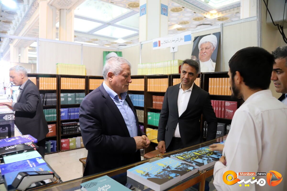 محسن هاشمی در نمایشگاه بین المللی کتاب محسن هاشمی در نمایشگاه بین المللی کتاب