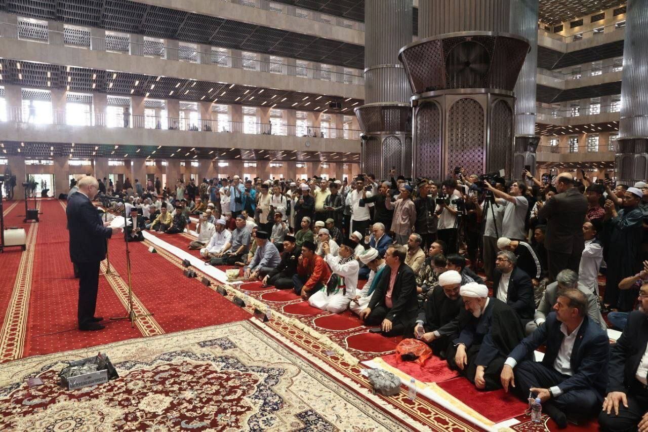 قالیباف در نماز جمعه جاکارتا قالیباف در نماز جمعه جاکارتا