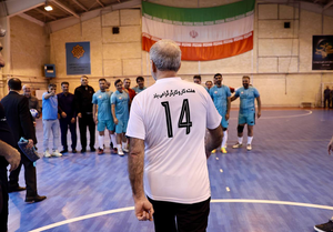 رییس جمهوری که در هر نیمه فوتبال در یک تیم بازی کرد رییس جمهوری که در هر نیمه فوتبال در یک تیم بازی کرد