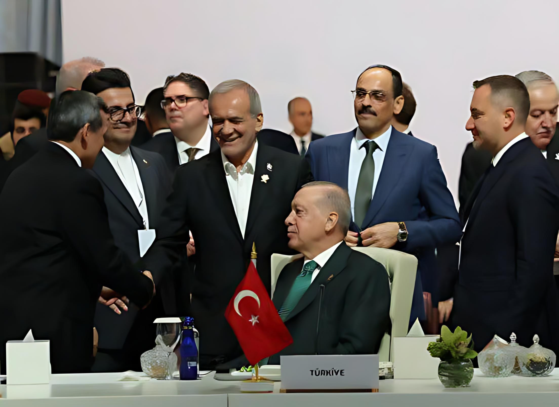 توضیحات معاون تشریفات رئیس جمهور پیرامون عکس پزشکیان و اردوغان توضیحات معاون تشریفات رئیس جمهور پیرامون عکس پزشکیان و اردوغان