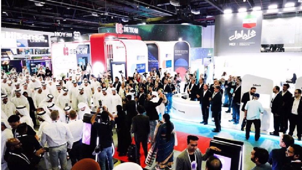 بازدید معاون وزیر ارتباطات از غرفه همراه اول در جیتکس ۲۰۲۵
