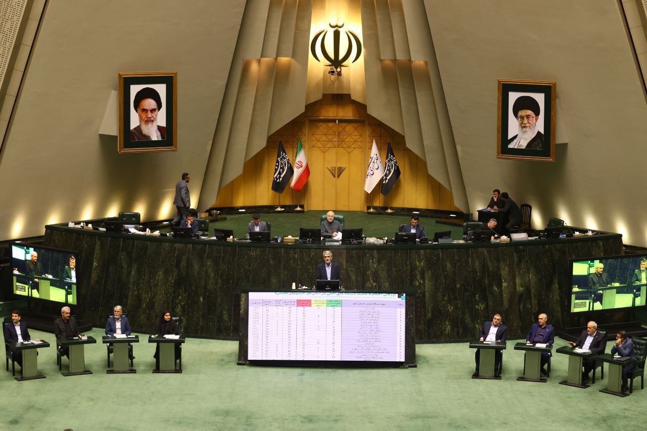 چیدمان جدید صندلی وزرا در مجلس + عکس چیدمان جدید صندلی وزرا در مجلس + عکس