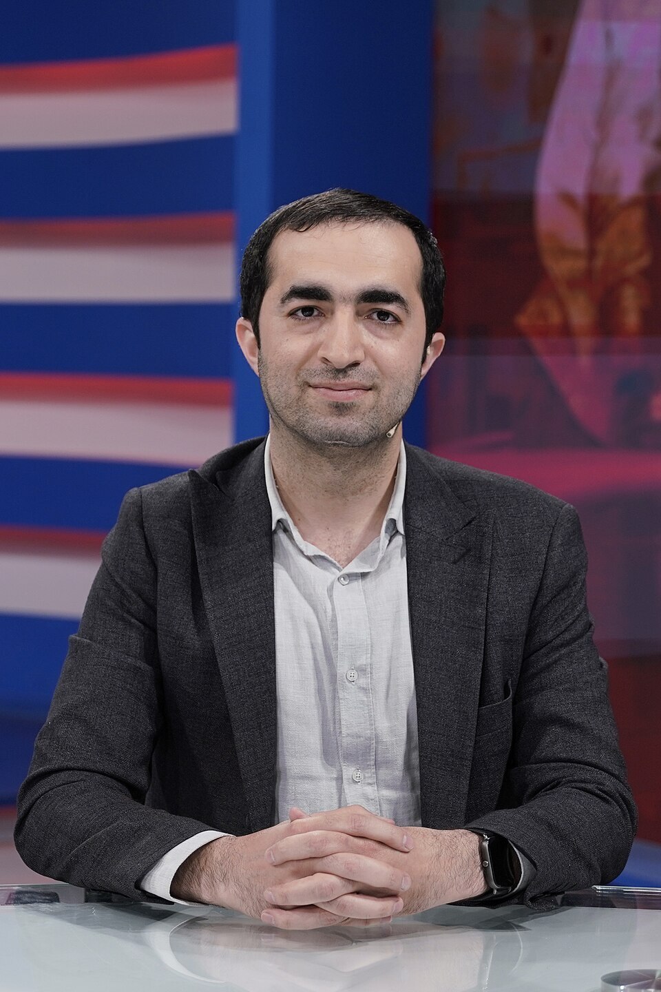 اقای بهنام صمدی اقای بهنام صمدی