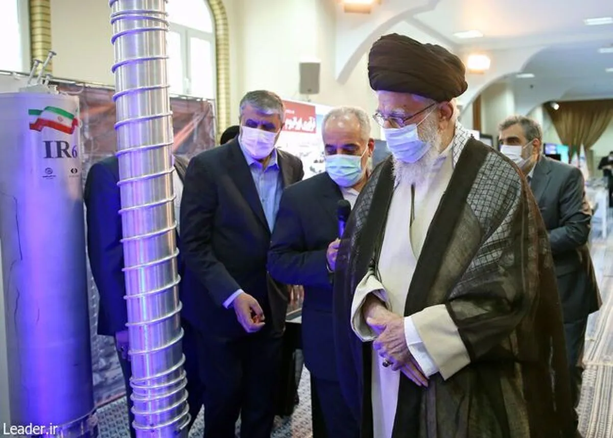 بازدید رهبر انقلاب از نمایشگاه دستاورد‌های صنعت هسته‌ای کشور