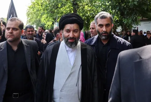 اقامه نماز رهبر انقلاب بر پیکر رئیس جمهور و همراهان + فیلم