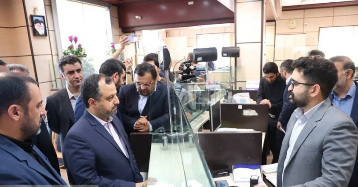 بازدید سرزده وزیر اقتصاد از شعبه بانک صادرات ایران در اسلامشهر