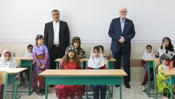 بانک پاسارگاد ۴ مدرسه به نورآباد اهدا کرد