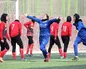 مادران به تماشای فوتبال دختران رفتند