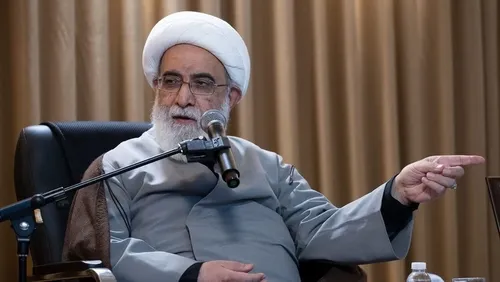 درست است خانمی به یک نامحرم دست بدهد و از رسانه&zwnj;ها پخش بشود؟