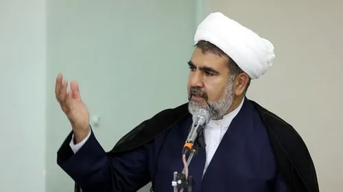 چرا پول‌ها را به دلار به فوتبالیست‌ها می‌دهید؟