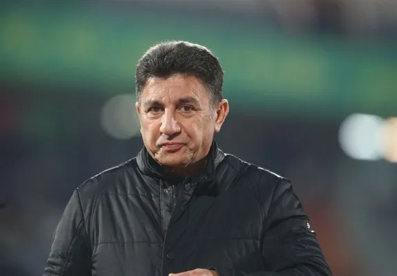 امیر قلعه نویی راهی قطر شد