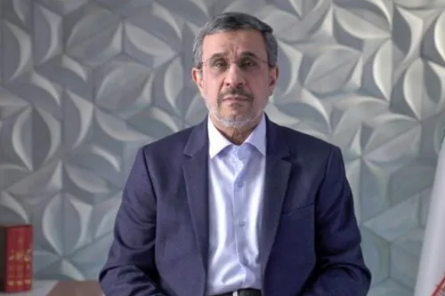 محمود احمدی نژاد در حرم امام خمینی