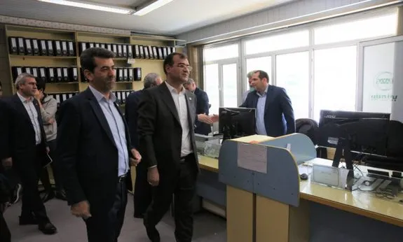 بازدید مدیرعامل بیمه البرز از شعبه تخصصی پرداخت خسارت خودرو و گفتگو با بیمه گزاران