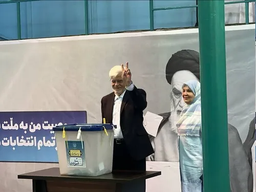 حضور عارف و همسرش در حسینیه جماران