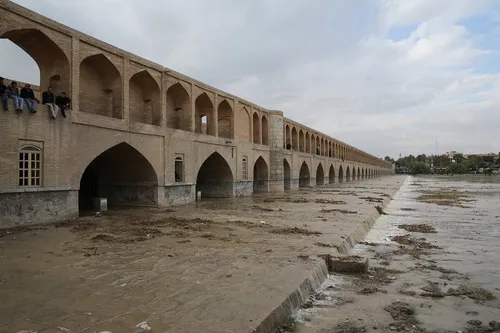 جاری شدن آب در زاینده رود