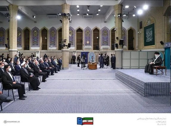 رهبرانقلاب: جوانان نخبه، هر کجا که باشند، امید خلق می‌کنند