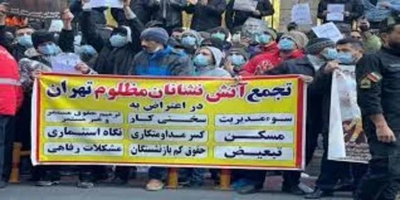 تجمع آتش نشانان مقابل شورای شهر