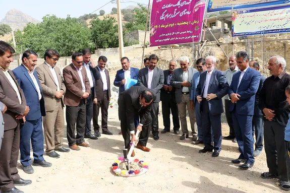 کلنگ احداث مدرسه شهداي بانک صادرات ايران بر زمین زده شد