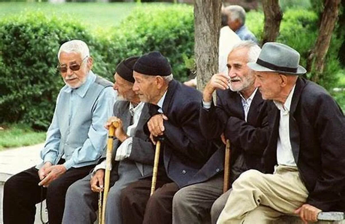 نیمی از منابع بیمه کشور صرف سالمندان می‌شود