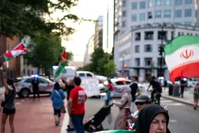 خودنمایی پرچم ایران مقابل کاخ سفید!