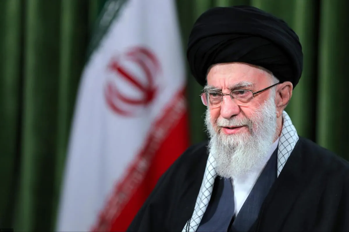 دعای رهبر انقلاب برای سلامتی رئیس‌جمهور در دیدار جمعی از خانواده‌های سپاهیان پاسدار