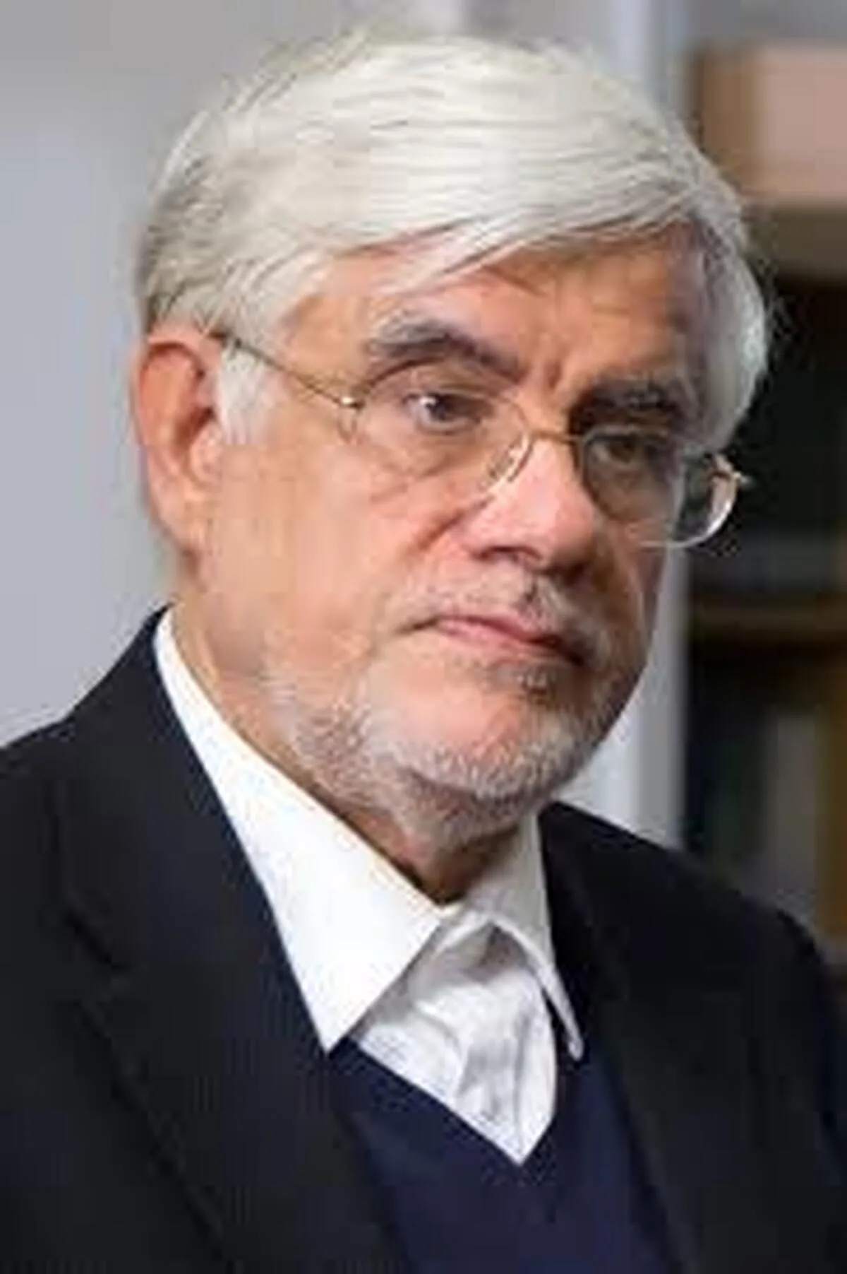 عارف: نمی‌توان کشور را رها کرد و کنار کشید