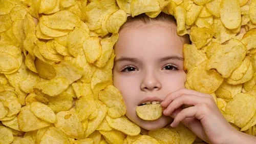 چیپس خوشمزه و پفک دوست داشتنی چه ربطی به مغز دارند؟