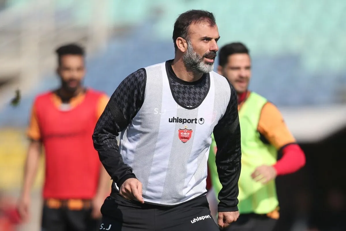 حسینی: با پرسپولیس قرارداد دارم و می‌مانم