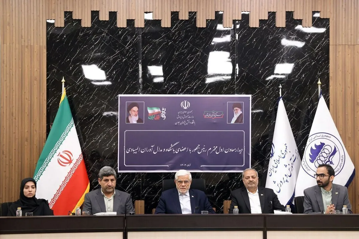 عارف: شبکه نخبگان ایرانی در داخل و خارج کشور تشکیل شود