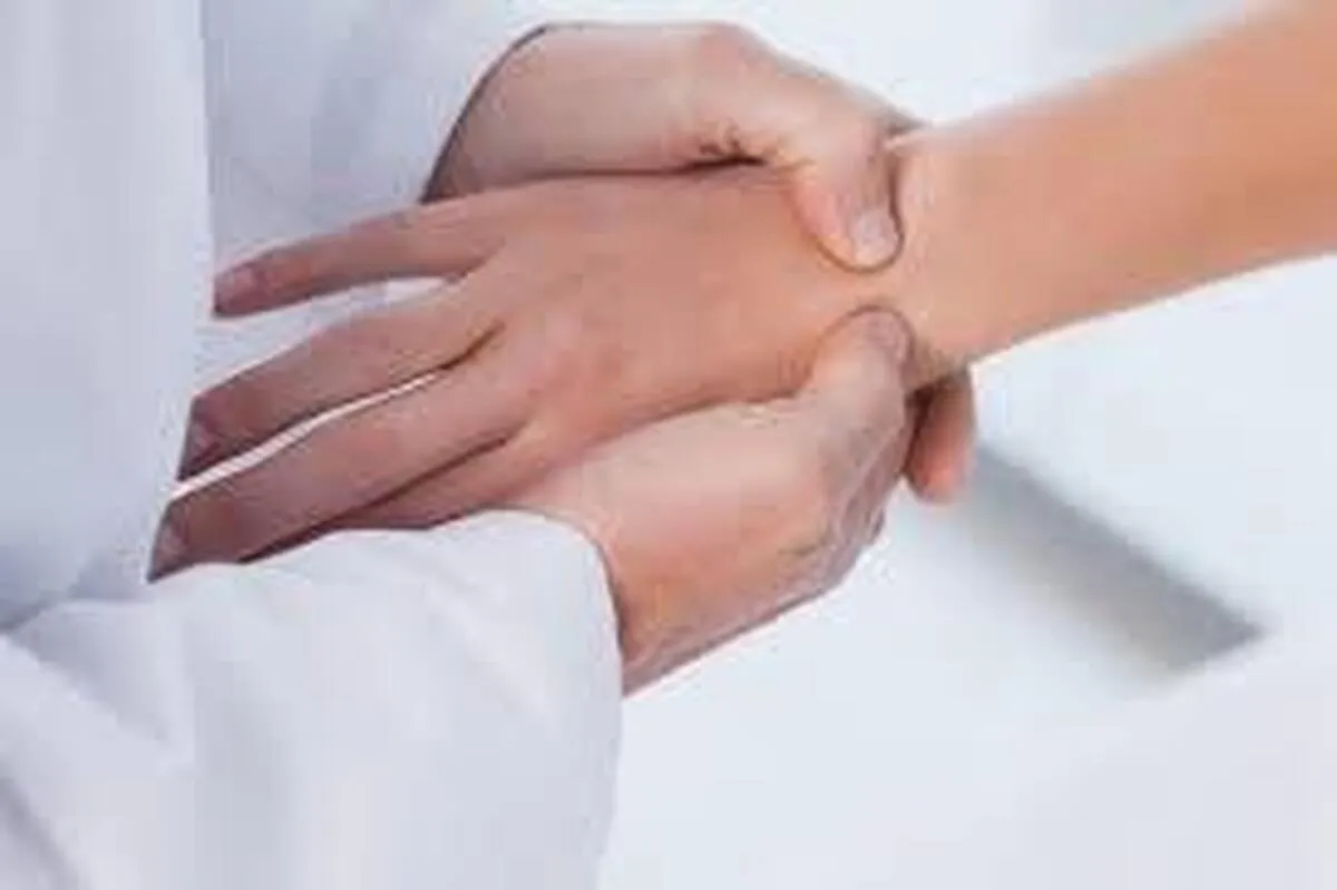 تشخیص یک بیماری از روی دست‌ها