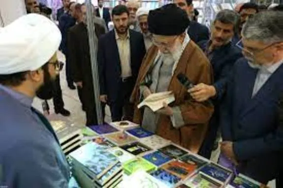 بازدید رهبر معظم انقلاب از نمایشگاه کتاب
