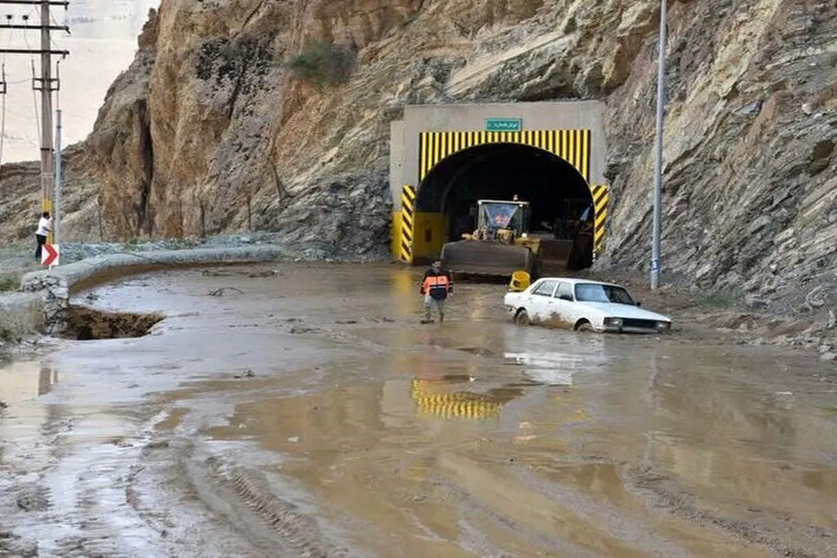باز شدن بخشی از جاده سیل‌زده چالوس